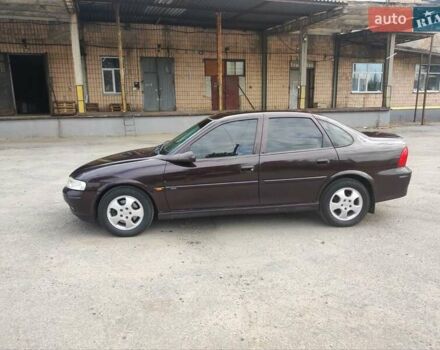 Красный Опель Вектра, объемом двигателя 1.8 л и пробегом 247 тыс. км за 3800 $, фото 1 на Automoto.ua