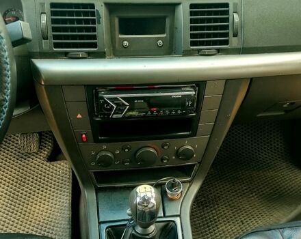 Красный Опель Вектра, объемом двигателя 2 л и пробегом 400 тыс. км за 3500 $, фото 4 на Automoto.ua