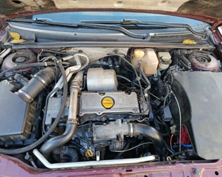 Красный Опель Вектра, объемом двигателя 2 л и пробегом 394 тыс. км за 2000 $, фото 7 на Automoto.ua