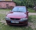 Красный Опель Вектра, объемом двигателя 1.6 л и пробегом 330 тыс. км за 1600 $, фото 1 на Automoto.ua