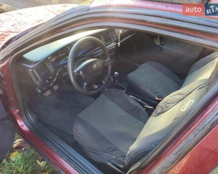 Червоний Опель Вектра, об'ємом двигуна 1.6 л та пробігом 285 тис. км за 1249 $, фото 10 на Automoto.ua