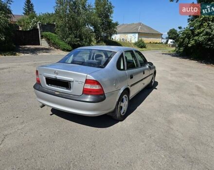Красный Опель Вектра, объемом двигателя 1.8 л и пробегом 230 тыс. км за 1150 $, фото 5 на Automoto.ua