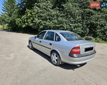 Красный Опель Вектра, объемом двигателя 1.8 л и пробегом 230 тыс. км за 1150 $, фото 6 на Automoto.ua