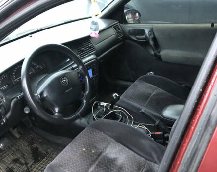 Червоний Опель Вектра, об'ємом двигуна 1.8 л та пробігом 285 тис. км за 1400 $, фото 5 на Automoto.ua