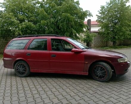 Красный Опель Вектра, объемом двигателя 1.6 л и пробегом 270 тыс. км за 2000 $, фото 2 на Automoto.ua