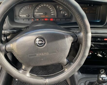 Красный Опель Вектра, объемом двигателя 1.6 л и пробегом 210 тыс. км за 2900 $, фото 6 на Automoto.ua