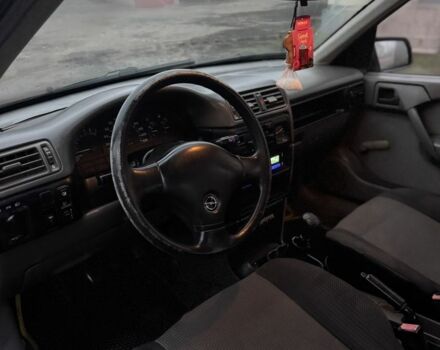 Красный Опель Вектра, объемом двигателя 1.6 л и пробегом 250 тыс. км за 1350 $, фото 5 на Automoto.ua