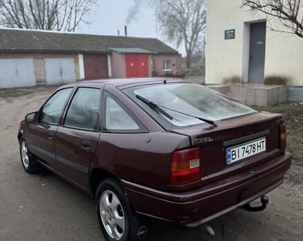 Червоний Опель Вектра, об'ємом двигуна 1.6 л та пробігом 250 тис. км за 1350 $, фото 4 на Automoto.ua