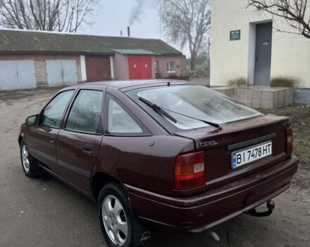 Красный Опель Вектра, объемом двигателя 1.6 л и пробегом 250 тыс. км за 1350 $, фото 2 на Automoto.ua