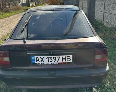 Красный Опель Вектра, объемом двигателя 1.6 л и пробегом 250 тыс. км за 1000 $, фото 3 на Automoto.ua