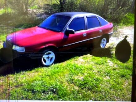 Опель Вектра 1989 в Киеве на Automoto.ua Красный Опель Вектра, объемом двигателя 20 л и пробегом 400 тыс. км за 1300 $, фото 1 на Automoto.ua