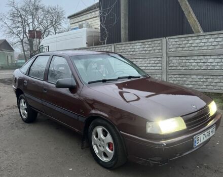 Красный Опель Вектра, объемом двигателя 1.6 л и пробегом 250 тыс. км за 1350 $, фото 1 на Automoto.ua