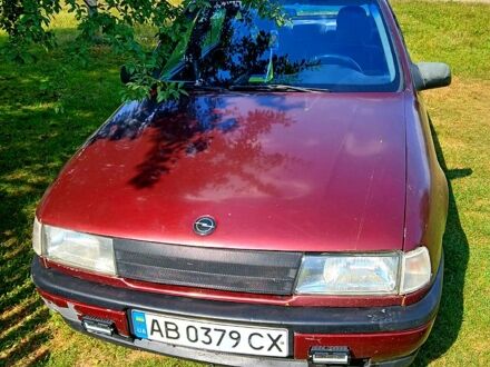 Опель Вектра 1991 в Коростене на Automoto.ua Красный Опель Вектра, объемом двигателя 17 л и пробегом 300 тыс. км за 1600 $, фото 1 на Automoto.ua