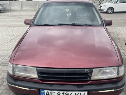 Опель Вектра 1992 в Новомосковске на Automoto.ua Красный Опель Вектра, объемом двигателя 1.6 л и пробегом 350 тыс. км за 1300 $, фото 1 на Automoto.ua