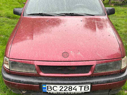 Опель Вектра 1992 у Львові на Automoto.ua Червоний Опель Вектра, об'ємом двигуна 1.69 л та пробігом 265 тис. км за 1350 $, фото 1 на Automoto.ua