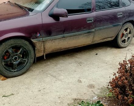 Красный Опель Вектра, объемом двигателя 1.8 л и пробегом 215 тыс. км за 1000 $, фото 1 на Automoto.ua