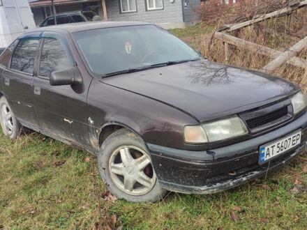 Красный Опель Вектра, объемом двигателя 1.6 л и пробегом 322 тыс. км за 650 $, фото 1 на Automoto.ua