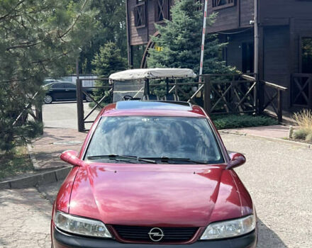 Красный Опель Вектра, объемом двигателя 1.8 л и пробегом 350 тыс. км за 1900 $, фото 1 на Automoto.ua