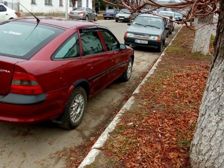 Опель Вектра 1996 в Полтаве на Automoto.ua Красный Опель Вектра, объемом двигателя 1.6 л и пробегом 200 тыс. км за 2100 $, фото 1 на Automoto.ua