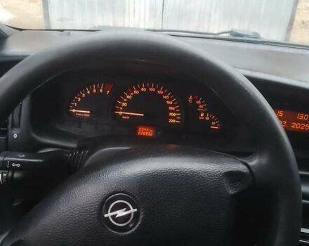 Красный Опель Вектра, объемом двигателя 1.6 л и пробегом 30 тыс. км за 2200 $, фото 1 на Automoto.ua