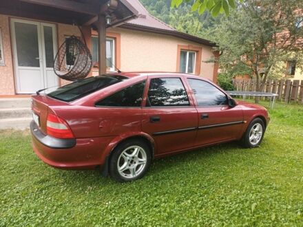 Красный Опель Вектра, объемом двигателя 1.6 л и пробегом 237 тыс. км за 2200 $, фото 1 на Automoto.ua