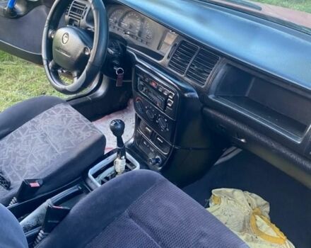 Червоний Опель Вектра, об'ємом двигуна 1.6 л та пробігом 198 тис. км за 1550 $, фото 1 на Automoto.ua