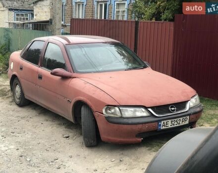 Красный Опель Вектра, объемом двигателя 1.6 л и пробегом 204 тыс. км за 780 $, фото 1 на Automoto.ua