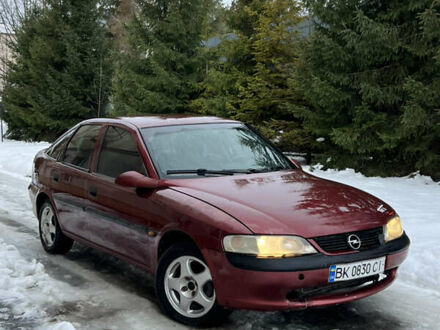 Красный Опель Вектра, объемом двигателя 1.6 л и пробегом 270 тыс. км за 1350 $, фото 1 на Automoto.ua