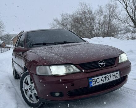 Красный Опель Вектра, объемом двигателя 1.8 л и пробегом 325 тыс. км за 1900 $, фото 1 на Automoto.ua