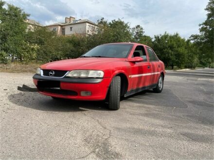 Красный Опель Вектра, объемом двигателя 0 л и пробегом 250 тыс. км за 900 $, фото 1 на Automoto.ua