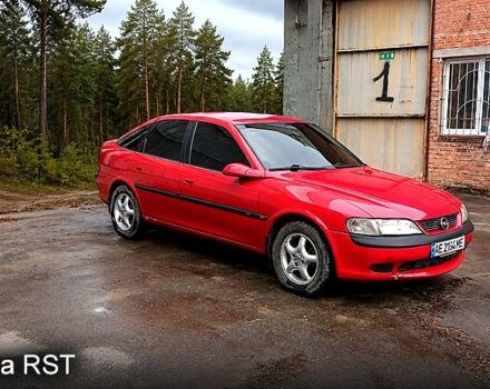 Красный Опель Вектра, объемом двигателя 1.8 л и пробегом 300 тыс. км за 2400 $, фото 1 на Automoto.ua