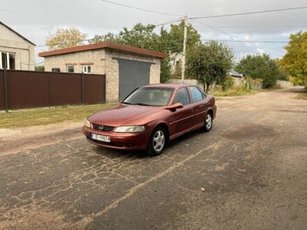 Красный Опель Вектра, объемом двигателя 1.8 л и пробегом 275 тыс. км за 1250 $, фото 1 на Automoto.ua