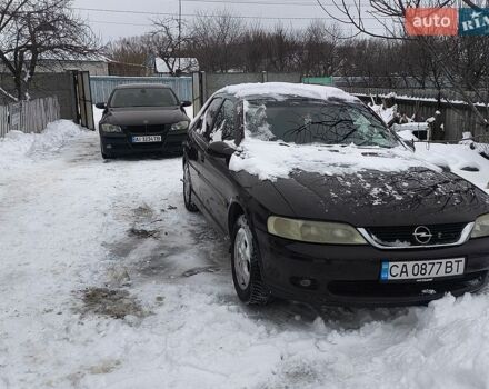 Красный Опель Вектра, объемом двигателя 1.6 л и пробегом 370 тыс. км за 2000 $, фото 1 на Automoto.ua