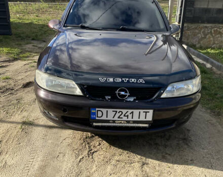 Красный Опель Вектра, объемом двигателя 1.6 л и пробегом 210 тыс. км за 2900 $, фото 1 на Automoto.ua