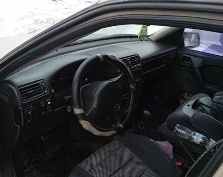 Опель Вектра, объемом двигателя 2 л и пробегом 333 тыс. км за 2500 $, фото 7 на Automoto.ua