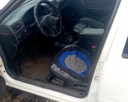 Опель Вектра, объемом двигателя 18 л и пробегом 265 тыс. км за 1300 $, фото 2 на Automoto.ua