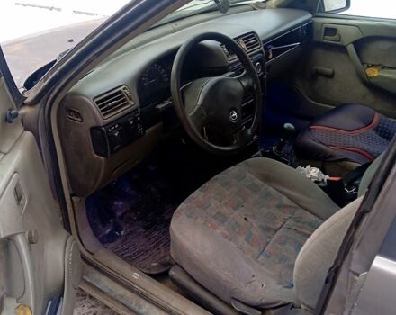 Опель Вектра, объемом двигателя 1.6 л и пробегом 0 тыс. км за 1010 $, фото 6 на Automoto.ua