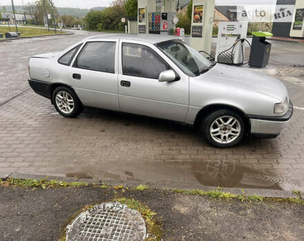 Опель Вектра, объемом двигателя 1.7 л и пробегом 300 тыс. км за 1100 $, фото 2 на Automoto.ua