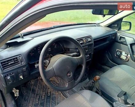 Опель Вектра, объемом двигателя 1.7 л и пробегом 327 тыс. км за 1300 $, фото 5 на Automoto.ua