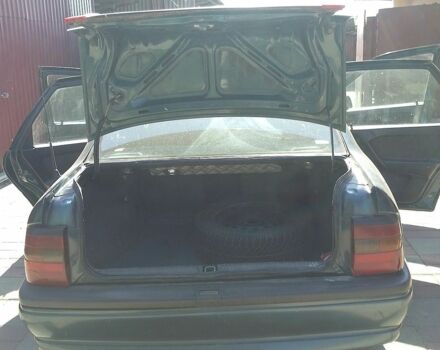 Опель Вектра, об'ємом двигуна 1.8 л та пробігом 399 тис. км за 1000 $, фото 1 на Automoto.ua