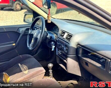 Опель Вектра, объемом двигателя 1.8 л и пробегом 300 тыс. км за 700 $, фото 3 на Automoto.ua