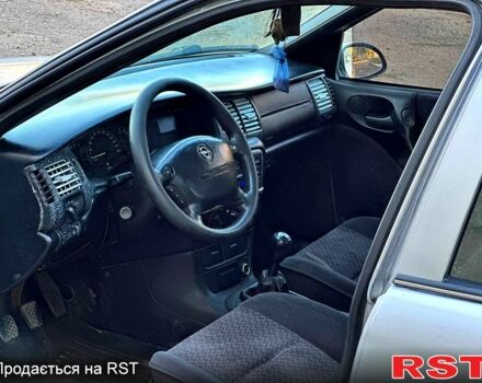 Опель Вектра, объемом двигателя 1.8 л и пробегом 0 тыс. км за 1750 $, фото 4 на Automoto.ua