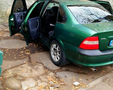 Опель Вектра, объемом двигателя 20 л и пробегом 450 тыс. км за 1950 $, фото 4 на Automoto.ua