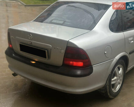Опель Вектра, объемом двигателя 1.8 л и пробегом 241 тыс. км за 2499 $, фото 4 на Automoto.ua
