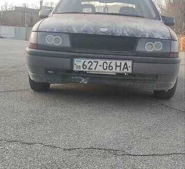 Опель Вектра 1992 у Запоріжжя на Automoto.ua Опель Вектра, об'ємом двигуна 1.6 л та пробігом 200 тис. км за 1000 $, фото 1 на Automoto.ua