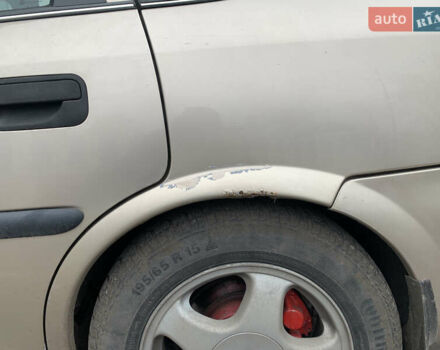 Желтый Опель Вектра, объемом двигателя 1.8 л и пробегом 310 тыс. км за 1700 $, фото 6 на Automoto.ua