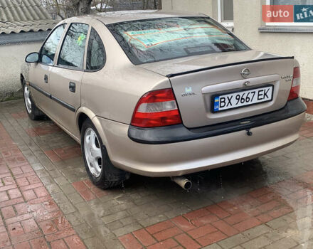 Желтый Опель Вектра, объемом двигателя 1.8 л и пробегом 310 тыс. км за 1700 $, фото 11 на Automoto.ua