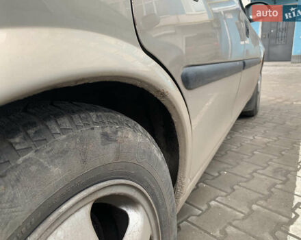 Желтый Опель Вектра, объемом двигателя 1.8 л и пробегом 310 тыс. км за 1700 $, фото 5 на Automoto.ua