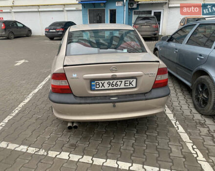 Желтый Опель Вектра, объемом двигателя 1.8 л и пробегом 310 тыс. км за 1700 $, фото 3 на Automoto.ua