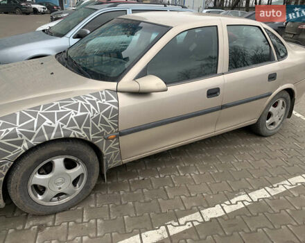 Желтый Опель Вектра, объемом двигателя 1.8 л и пробегом 310 тыс. км за 1700 $, фото 2 на Automoto.ua